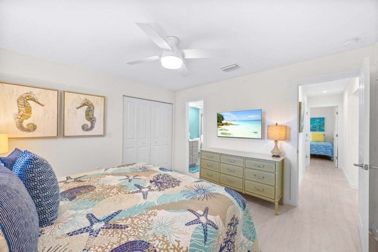 Room 3, Seashells Unit 23 2 Bedroom Condo, Lee