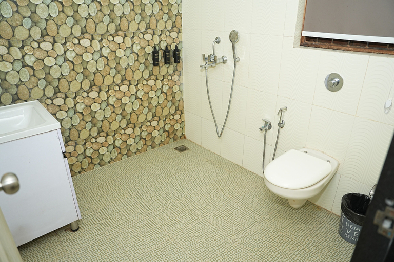 Bathroom 4, CLOSE2C BY THE ARKS VILLA, North Goa