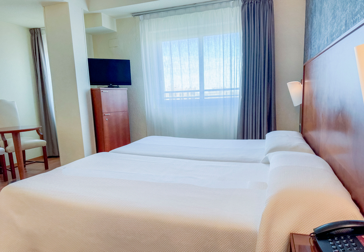 Bedroom 2, Torreluz Aparthotel, Almería