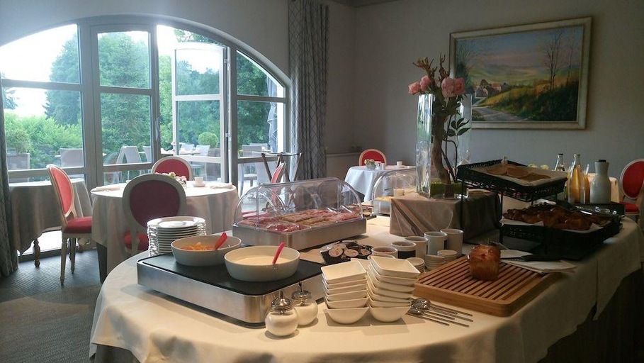 Food & Drinks 5, Chateau Sainte Sabine, Côte-d'Or
