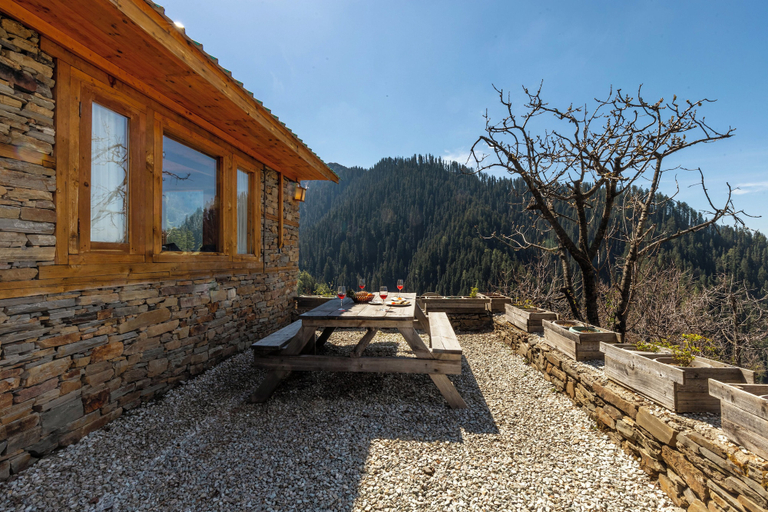 Outdoor dining 5, ELIVAAS Silvana 3 BHK Cottage, Shimla