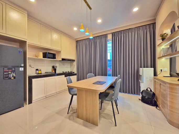 Dining 5, LeGacy By SanLiving - 3BR - PIK2, Tangerang