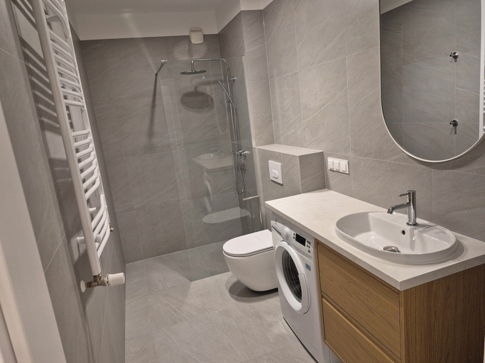Bathroom 2, HoliApart Trimare Billard &Seasonal Pool, Nowy Dwór Gdański