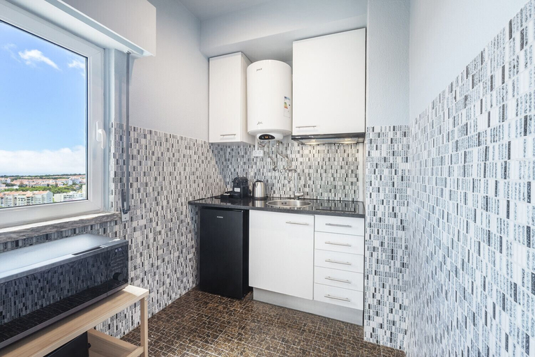 Private kitchen 2, Equador Studios by Olala Homes, Cascais