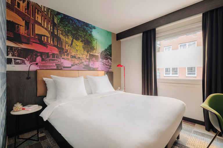Bedroom 2, Leonardo Hotel Rotterdam Savoy, Rotterdam