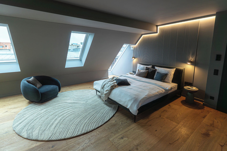 Room 5, Conlon House Central, München