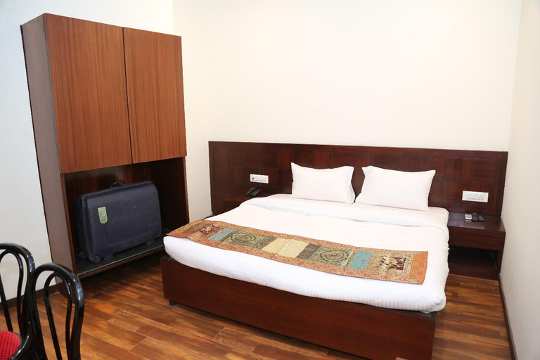 Bedroom 1, Hotel Azure Varanasi, Varanasi