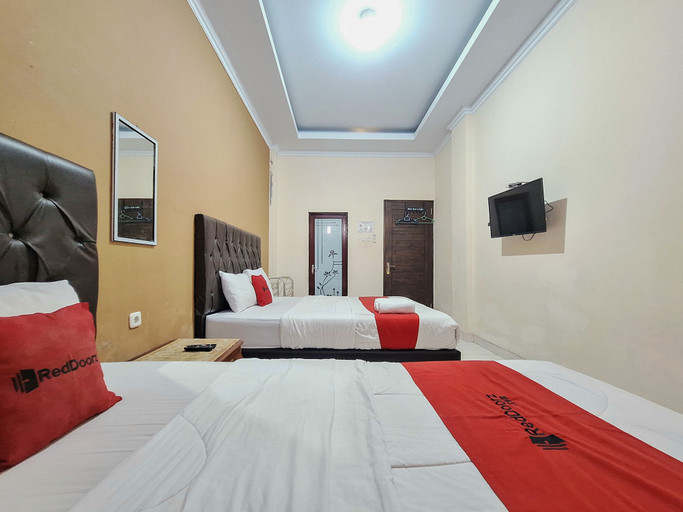 Bedroom 2, RedDoorz @ Greenhouse Tegalwaras Palagan, Sleman