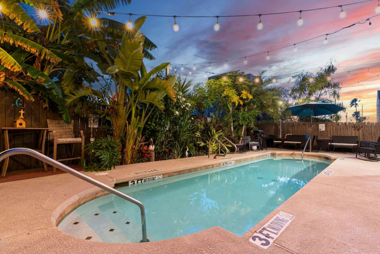 Room 1, Modern Beachside Condo w/ Pool-south Padre Island, Cameron