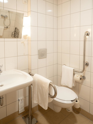 Bathroom, B&B HOTEL Kielce Centrum, Kielce City