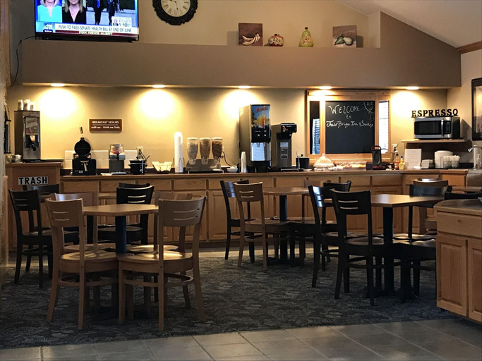 Food & Drinks 4, FairBridge Inn & Suites in Thorp, WI, Clark
