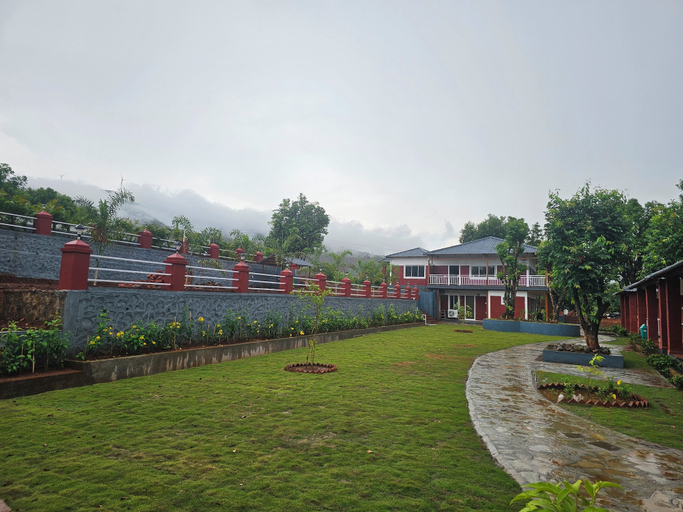Property grounds 3, Aranyagiri Farm Stay, Satara