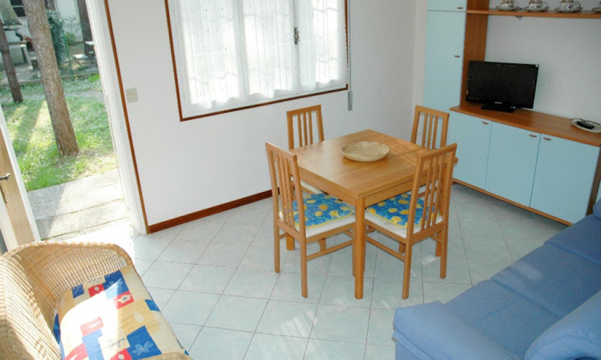 5, Villa with patio near the beach, Udine