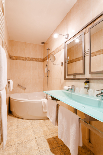 Bathroom 4, Logis Hôtel le Relais de la Poste, Calvados