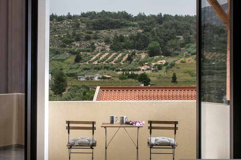 Others 4, Iris Villa 1, Crete