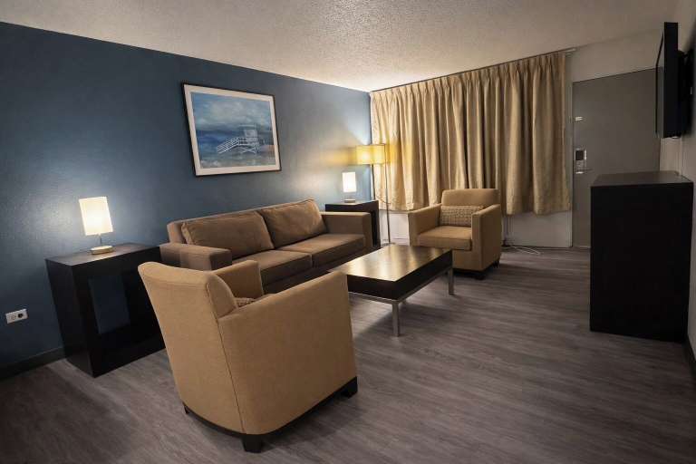 Others 4, Express Inn & Suites, Hunt