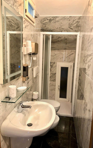 Bathroom 4, Hotel Ariel Silva, Venezia