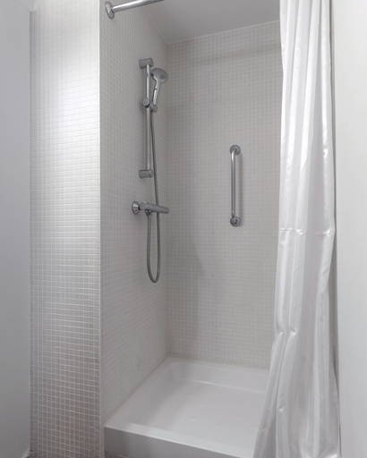 Bathroom 3, Kensington House Hotel, London