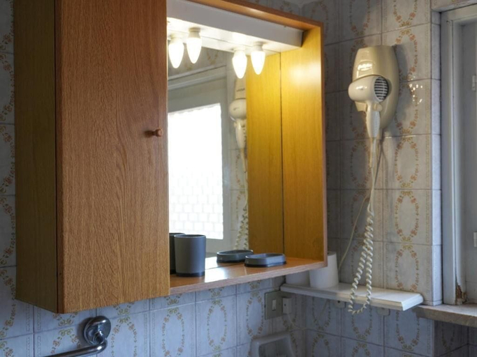 Bathroom 4, Hotel Amica, Parma
