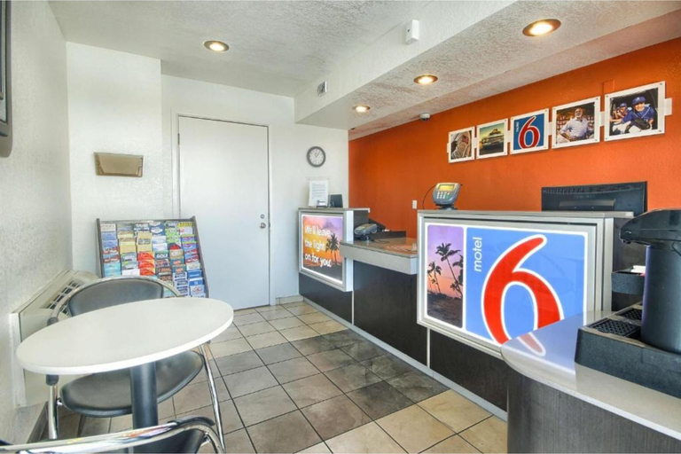 Public Area, Motel 6 Fresno, CA - Blackstone North, Fresno