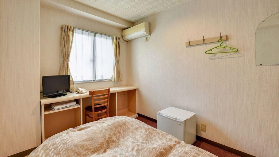 Bedroom 2, Nago Business Hotel, Nago