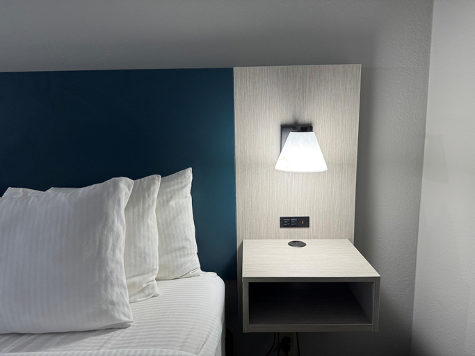 Bedroom 5, La Quinta Inn by Wyndham Auburn Worcester, Worcester