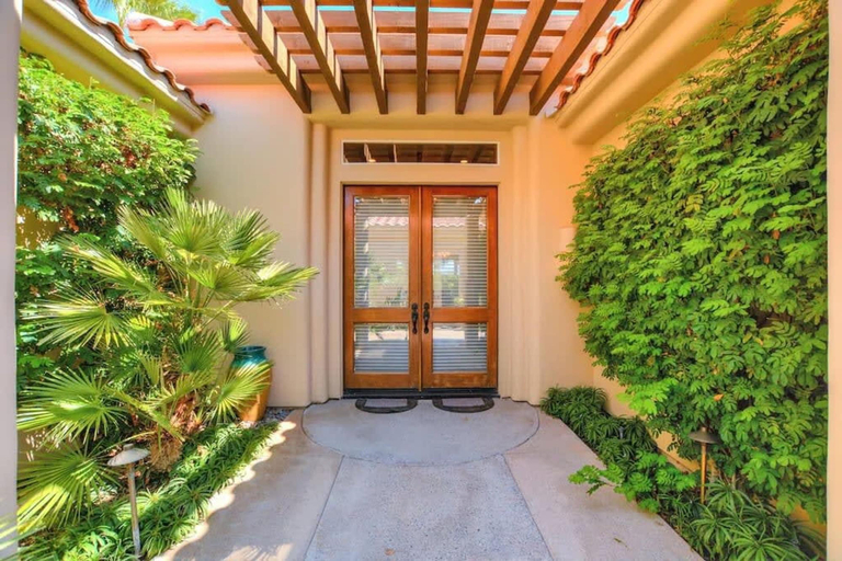 Room 4, Casa Riviera 5BR PGA West Estate Pool Fire Pit, Riverside