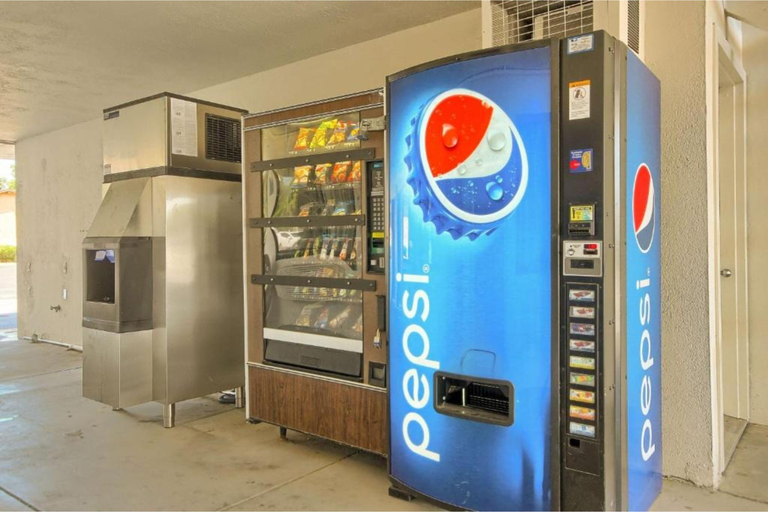 Food & Drinks 5, Motel 6 Fresno, CA - Blackstone North, Fresno