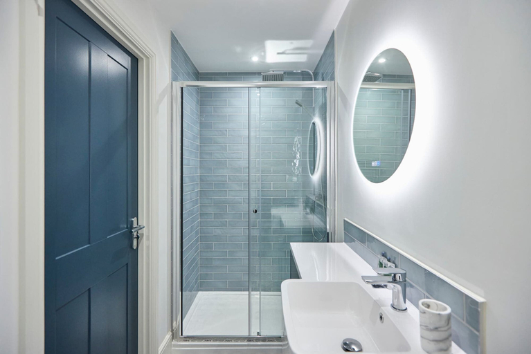 Room 4, Host Stay The Langley Hotel Apartment 5, North Yorkshire