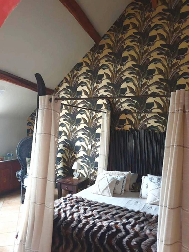 Bedroom 2, Les Roses de Montherlant, Oise