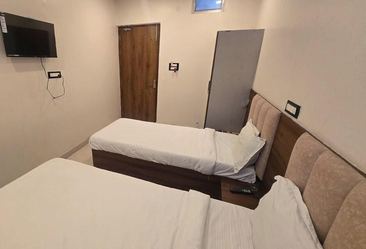 Room 3, The Monark Inn, Hardoi