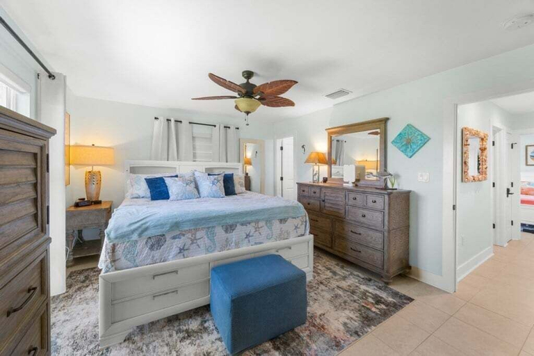 Room 4, Seashells Unit 37 2 Bedroom Condo, Lee