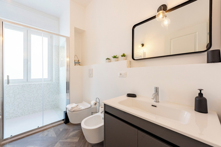 Bathroom 4, Beautiful family flat with a Sea View, Genova