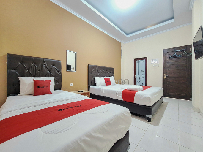 Bedroom 3, RedDoorz @ Greenhouse Tegalwaras Palagan, Sleman