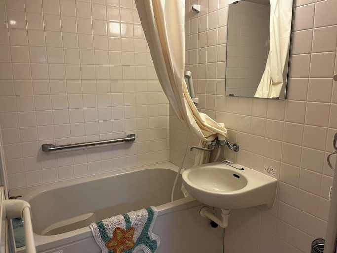 Bathroom 3, Pension Aloalo, Shirahama
