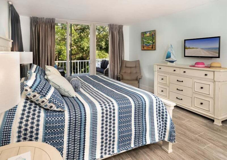 Room 4, Lighthouse Point 222 3 Bedroom Condo, Lee