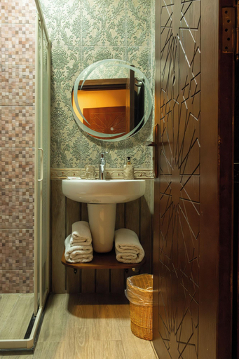 Bathroom 4, Jimmy Pyramids Hotel, Al-Ahram
