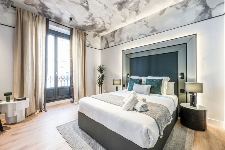 Room 4, Amazinn Madrid Plaza Mayor Collection II, Madrid