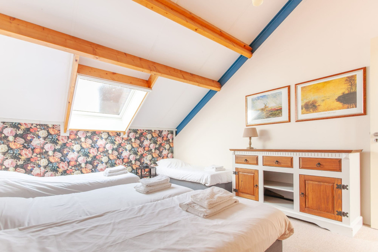 Room 2, Beautiful House in Nature for 20 People, Steenwijkerland