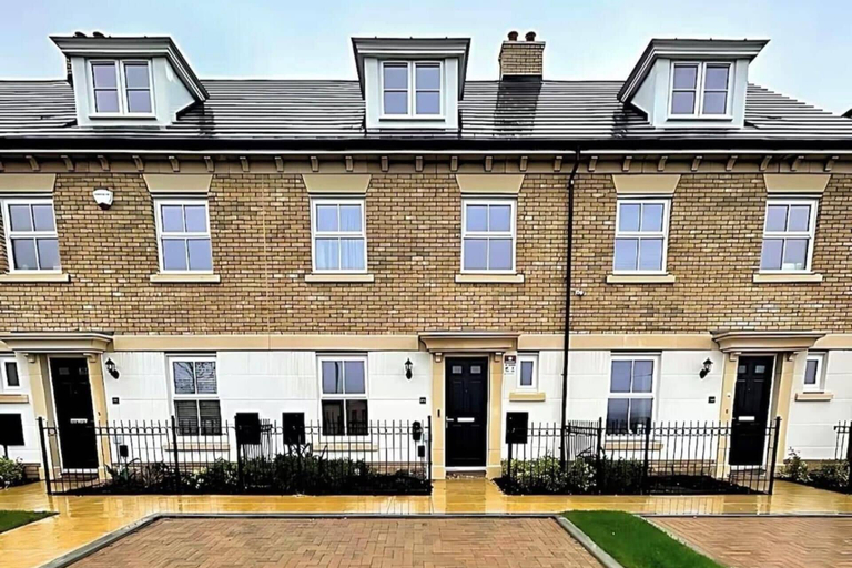 Exterior, House - Sleeps 8 - Free Parking and Ps5, Kent