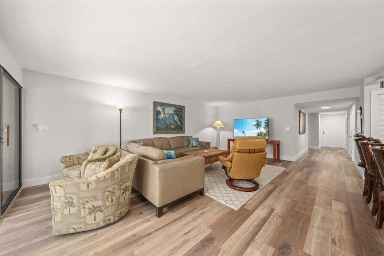 Living area 3, Kings Crown Unit 212 2 Bedroom Condo, Lee