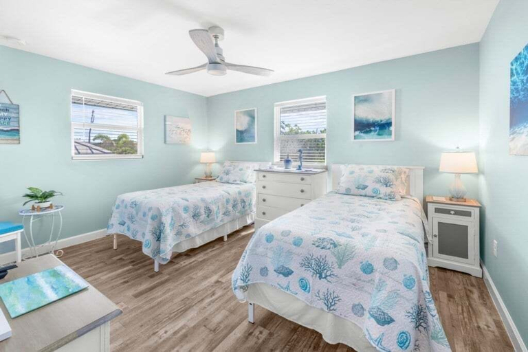 Room 5, Seashells Unit 15 2 Bedroom Condo, Lee