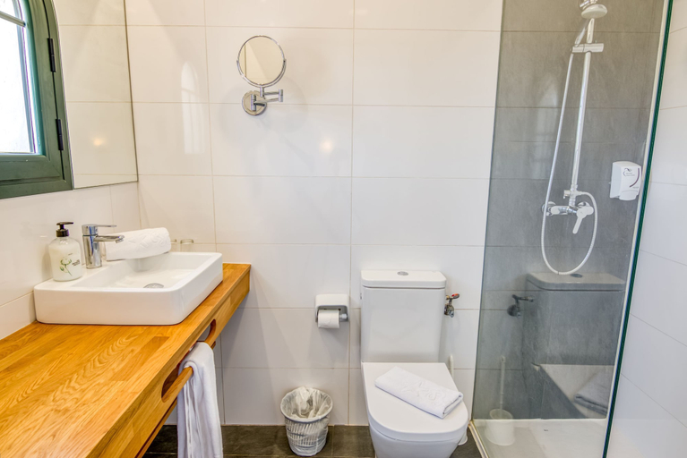 Bathroom 4, Hotel Bahia, Baleares