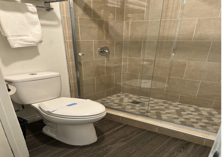 Bathroom 5, Country Lodge, San Bernardino