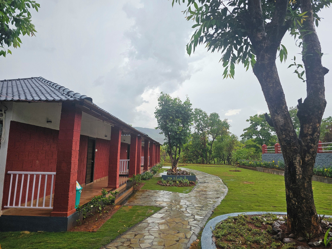 Property grounds 4, Aranyagiri Farm Stay, Satara