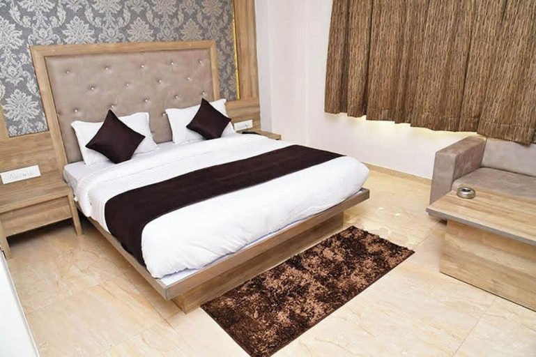 Room 4, Hotel PVR, Ahmadabad