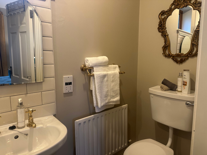 Bathroom 4, Barrow Lodge