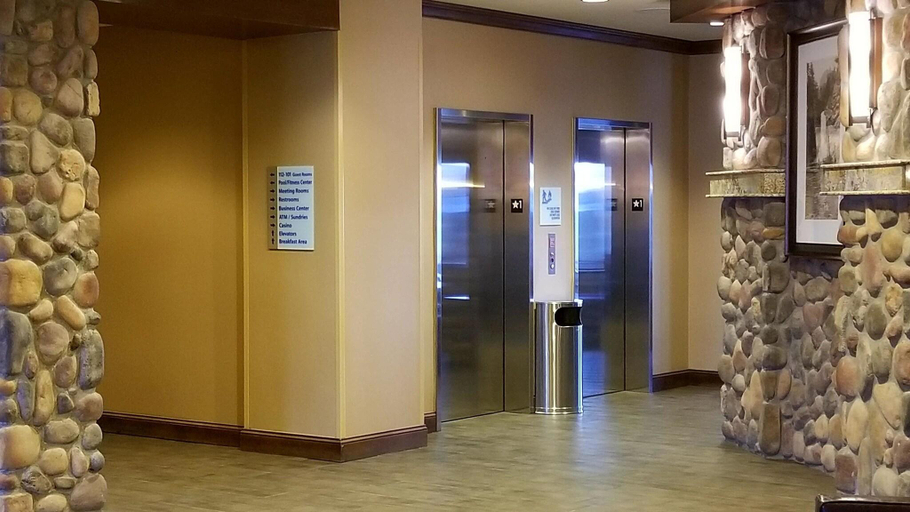 Public Area 3, Glacier Peaks Hotel, Glacier