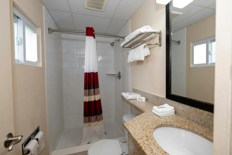 Bathroom 4, Red Roof Inn Neptune - Jersey Shore, Monmouth