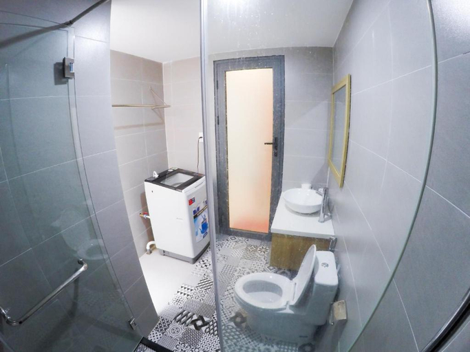 Bathroom, Ha Linh Apartment, Da Nang